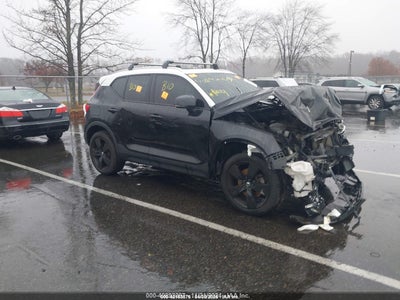 VOLVO XC40 2019