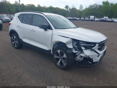 VOLVO XC40 2024