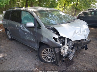 TOYOTA SIENNA 2011