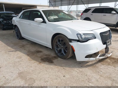 CHRYSLER 300 2023