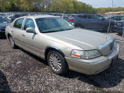 LINCOLN TOWN CAR 2004