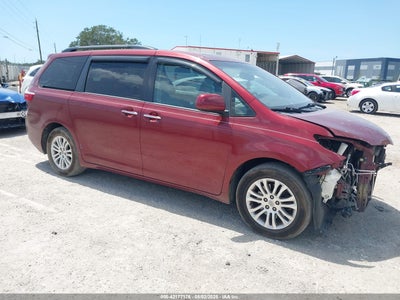 TOYOTA SIENNA 2016