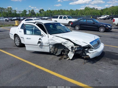 LINCOLN TOWN CAR 2011