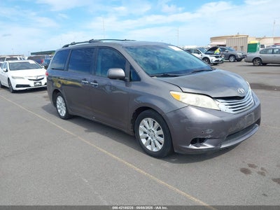 TOYOTA SIENNA 2011