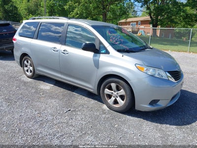 TOYOTA SIENNA 2011