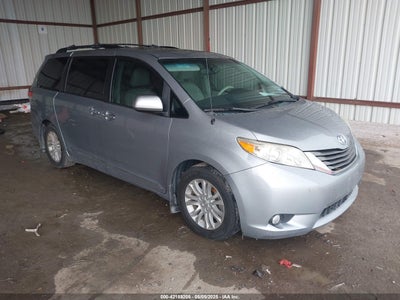 TOYOTA SIENNA 2013