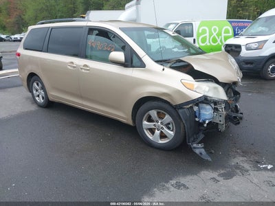 TOYOTA SIENNA 2011