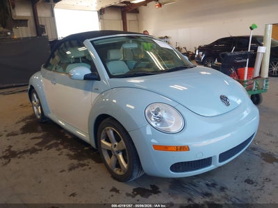 VOLKSWAGEN NEW BEETLE 2010