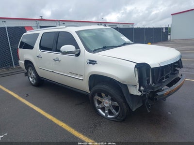 CADILLAC ESCALADE ESV 2011