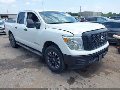 NISSAN TITAN 2017