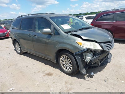 TOYOTA SIENNA 2011