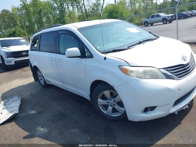 TOYOTA SIENNA 2011