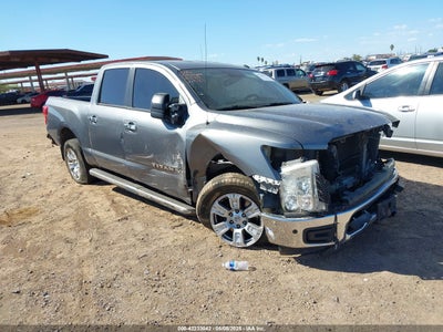 NISSAN TITAN 2019