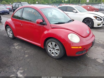 VOLKSWAGEN NEW BEETLE 2010