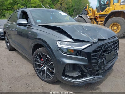 AUDI Q8 2021