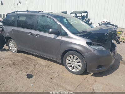 TOYOTA SIENNA 2016