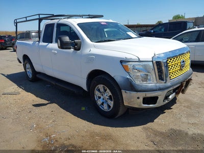 NISSAN TITAN 2017