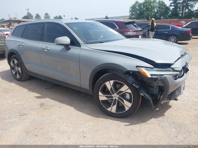 VOLVO V60 CROSS COUNTRY 2025