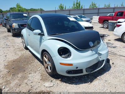 VOLKSWAGEN NEW BEETLE 2010