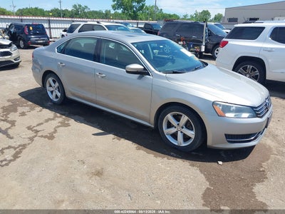 VOLKSWAGEN PASSAT 2013