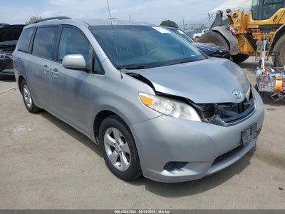TOYOTA SIENNA 2012