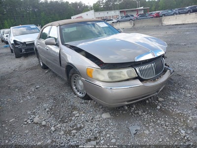 LINCOLN TOWN CAR 2001
