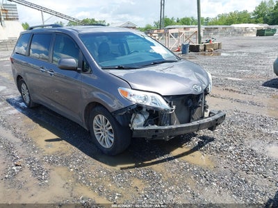 TOYOTA SIENNA 2016