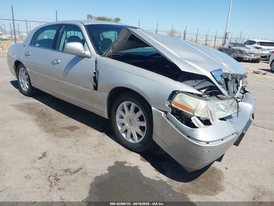 LINCOLN TOWN CAR 2009