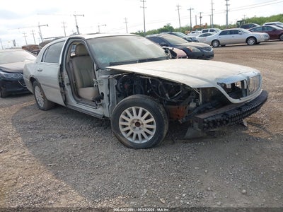 LINCOLN TOWN CAR 2004