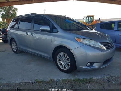 TOYOTA SIENNA 2017