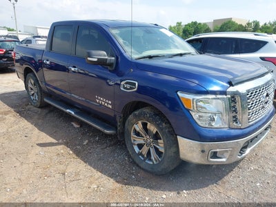 NISSAN TITAN 2017