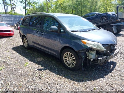 TOYOTA SIENNA 2017