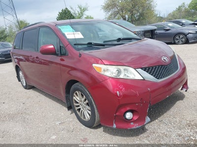 TOYOTA SIENNA 2013