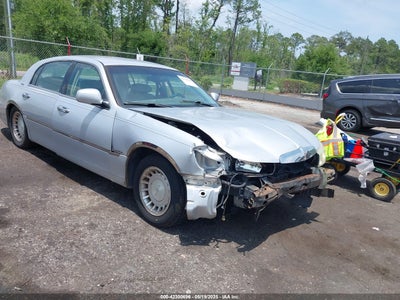 LINCOLN TOWN CAR 2002