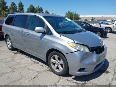TOYOTA SIENNA 2011