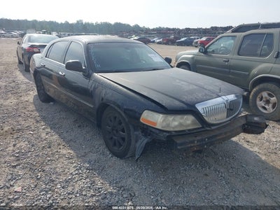 LINCOLN TOWN CAR 2011