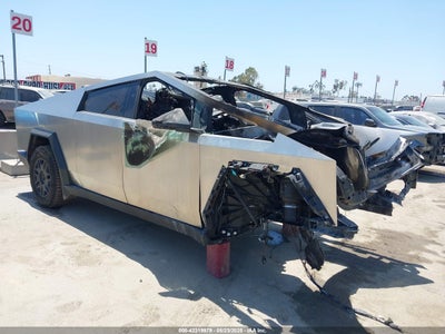TESLA CYBERTRUCK 2024