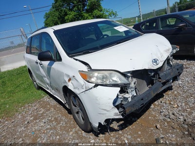 TOYOTA SIENNA 2015