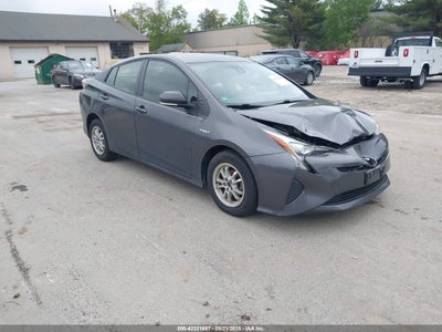 TOYOTA PRIUS 2017