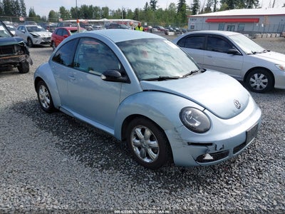 VOLKSWAGEN NEW BEETLE 2010