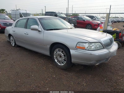 LINCOLN TOWN CAR 2011