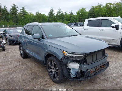 VOLVO XC40 2021