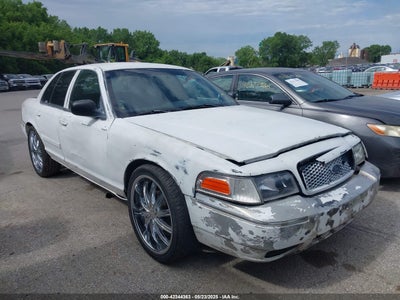 FORD CROWN VICTORIA 2010