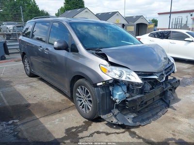 TOYOTA SIENNA 2018