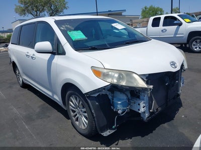 TOYOTA SIENNA 2011