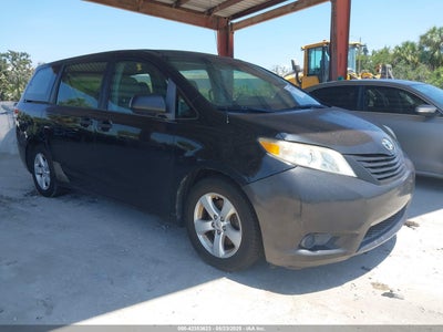 TOYOTA SIENNA 2011