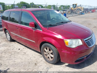 CHRYSLER TOWN & COUNTRY 2012