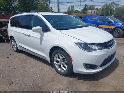 CHRYSLER PACIFICA 2017