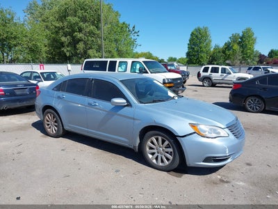 CHRYSLER 200 2013