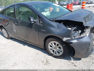 TOYOTA PRIUS 2019